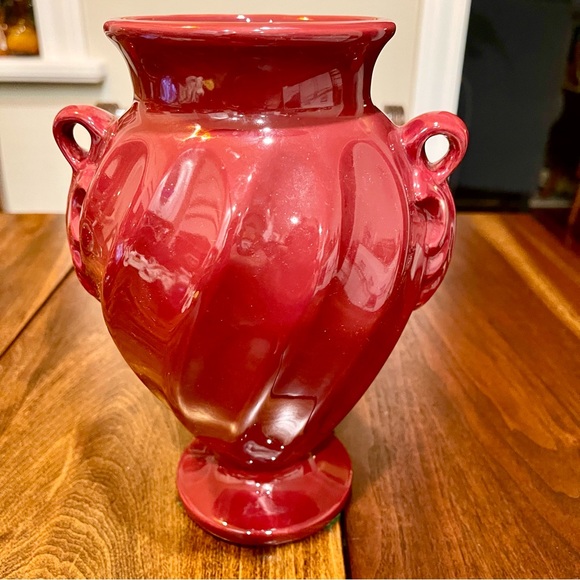 Vintage Haeger Pottery Urn Style Vase. Cranberry Glaze - Picture 1 of 14